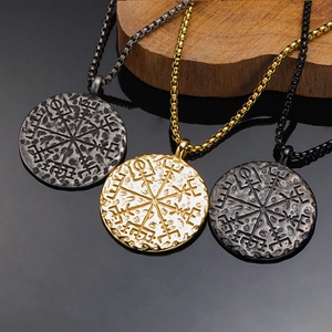 Collana Con Pendente Bussola Vichinga Vegvisir Odin Rune Acciaio Al Titanio Tondo Martellato Retrò Per Uomo Stile Punk