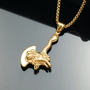 Pendentif hache de dragon doré en acier inoxydable avec gravure et chaîne à mailles