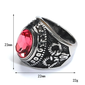 Anillo punk de acero de titanio para hombre con cabeza de carnero y gema roja oval