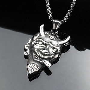 Collier avec pendentif démon taureau en acier inoxydable punk et finition métal brossé