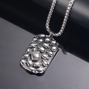 Pendentif rectangulaire en acier inoxydable argenté avec relief tête de mort style hip hop