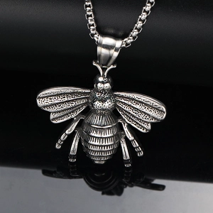 Collier pendentif papillon de nuit vintage en acier inoxydable pour homme