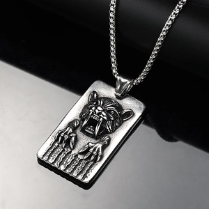 Collier Pendentif Tigre à Dents de Sabre en Acier Titane Vintage pour Hommes Punk Hip Hop Bête Tête de Tigre Bijoux Cadeau