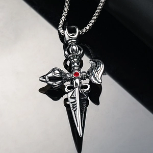 Collana con Ciondolo in Acciaio al Titanio Vintage Punk da Uomo Tibetana Phurba Croce con Strass Rosso Gioielli Religiosi Gotici