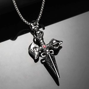 Collana punk vintage da uomo in acciaio al titanio con ciondolo vajra e strass rosso