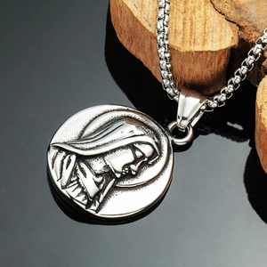 Collier Pendentif Rond Figure Religieuse en Acier Inoxydable Punk Vintage pour Hommes Femmes Bijoux Polis Hip Hop Street