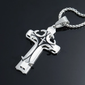Pendentif croix triple couche en acier inoxydable poli avec chaîne box pour hommes