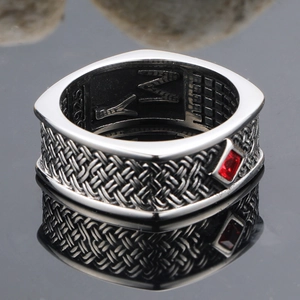 Bague vintage pour hommes en acier inoxydable avec pierre rouge et texture tressée