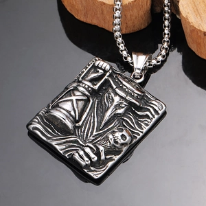 Collier pendentif relief de médecin de la peste gothique avec chaîne box en acier argenté