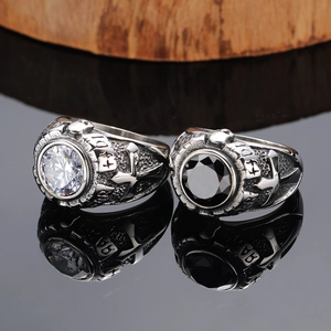 Vintage Punk Men Cross Inlaid Titanium Steel Ring Retro Hip Hop Gothic Skull Stainless Steel Rhinestone Finger Ring Jewelry Gift