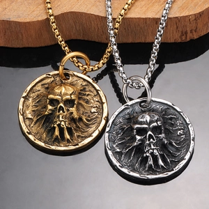 Collana con ciondolo a teschio in rilievo vintage in acciaio inox argento e oro