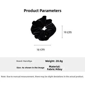 Dettaglio dell'elastico in velluto nero con diametro di 18 cm e peso di 28,8 g del prodotto