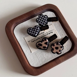 Barrettes à cheveux style français avec motifs fleurs, cœurs, léopard et damier noir et blanc