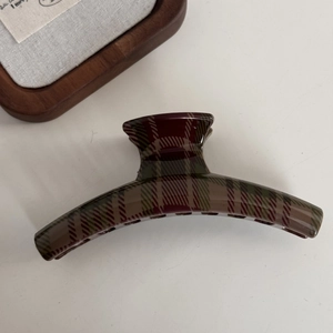 Detail of large Scottish plaid hair claw clip in dark red and forest green finish