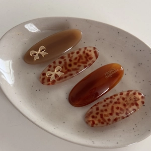 Set of 4 French acetate hair clips in leopard print and amber with gold bow details