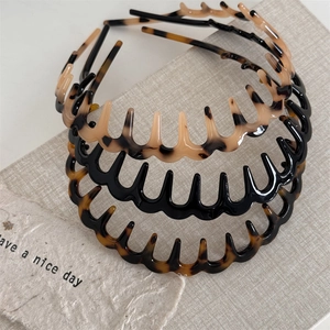 Three-piece acetate wavy headband set with non-slip teeth in black and tortoiseshell