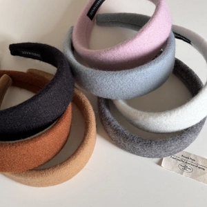 Plush padded headbands in various colors for autumn and winter high cranial top hairstyle