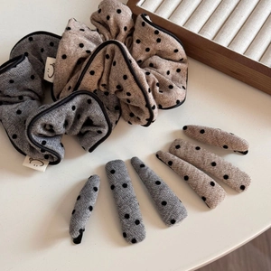 Barrette à Cheveux en Tissu à Pois Minimaliste Coréenne pour Femmes Douce Polyvalente Épingle à Cheveux en Tricot Clip Bec de Canard BB Scrunchie Accessoires de Cheveux