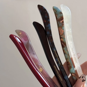 Eleganter dicker Haarstab aus Acetat mit Goldstempel in verschiedenen Farben und Texturen