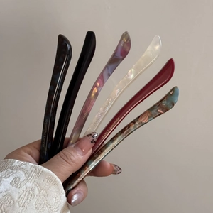 Elegantes Set aus dicken Acetat-Haarstäben in verschiedenen Farben mit Goldstempel