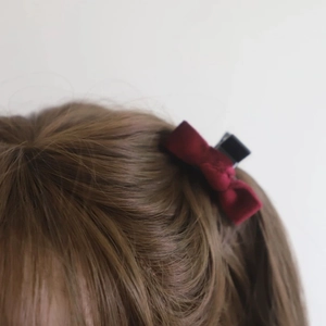 Elegant mini burgundy velvet bow hair claw clip for women's hairstyle decoration