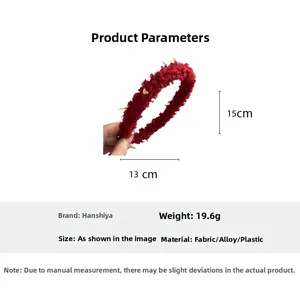 Détails serre-tête en peluche rouge avec cœur doré, taille 15x13cm et poids 19,6g