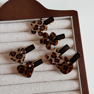 Leopard print hair clips with heart and flower shapes featuring sparkling rhinestones