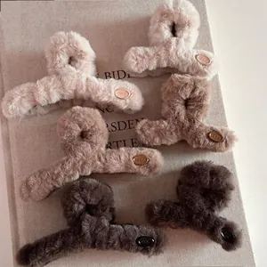 Grande Pince à Cheveux en Fausse Fourrure Peluche Douce Chaude Style Coréen Accessoires Cheveux Femme Automne Hiver