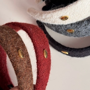 Ensemble de serre-têtes d'hiver en peluche avec détails dorés en plusieurs couleurs
