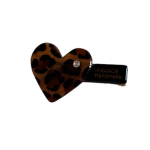 Elegant heart-shaped leopard print hair clip with a sparkling rhinestone accent