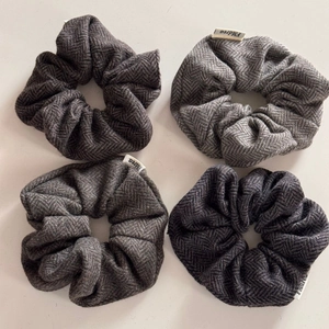 Set of 4 wool scrunchies with herringbone patterns in grey and brown tones