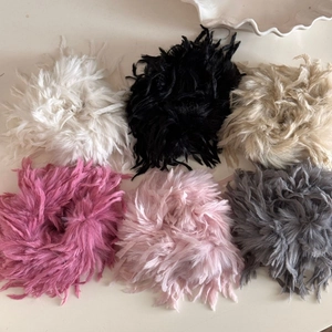 Elegante flauschige Feder-Haargummis in sechs verschiedenen Farben für Herbst und Winter