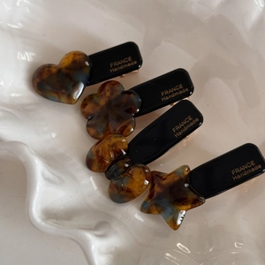 Elegant 4-piece set of tortoiseshell acetate hair clips with heart and star motifs