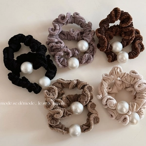 Vintage Pleated Cloth Scrunchie With Large Faux Artificial Pearl Frayed Plush Edge Elastic Hair Band For Women Hair Accessories
