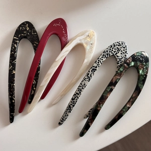 Detailed set of five acetate U-shaped hair pins in marble, leopard, and solid colors