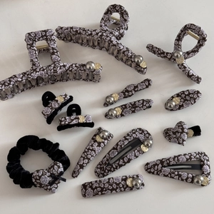 Set de pinces à cheveux à motif floral avec perles et étiquettes dorées pour coiffures