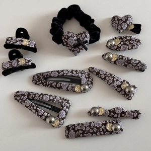 Lot de 11 accessoires de cheveux floraux élégants comprenant chouchous et pinces dorées