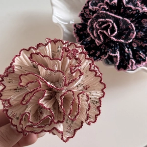 Pince à Cheveux Fleur en Tissu Plissé Floral Doux Pince à Requin Style Coréen Élégant Accessoire de Cheveux Mode Femme
