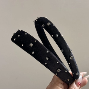 Elegant black velvet padded headband with sparkling rhinestones for a retro french style