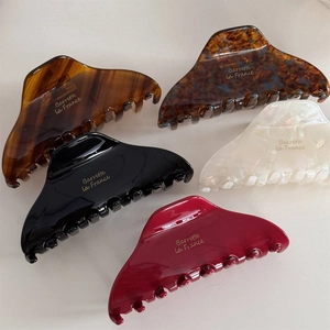 Pinces à cheveux élégantes en acétate de cellulose aux couleurs ambre et nacrées