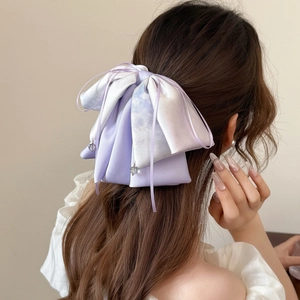 Pince à cheveux élégante avec nœud en satin dégradé violet et pendentifs en perles