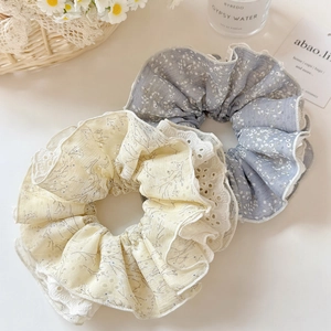 Lot de chouchous à fleurs en mousseline avec bordure en dentelle beige et gris-bleu