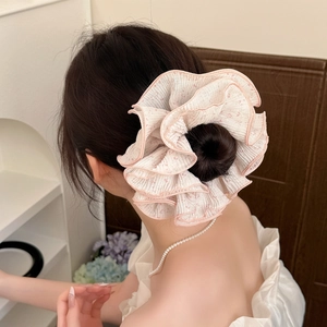 Chouchou en dentelle à 4 couches avec motif floral et volants pour coiffure chignon