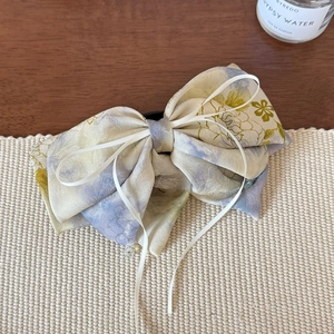 Pince à cheveux nœud papillon à motif floral vintage et rubans en soie pour femmes