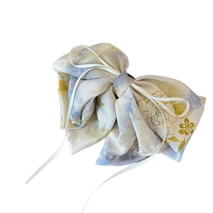 Pince à cheveux chinoise avec nœud en tissu jacquard fleuri et rubans de soie blancs