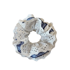 Chic four-layer lace gingham scrunchie in beige and blue white checkered pattern