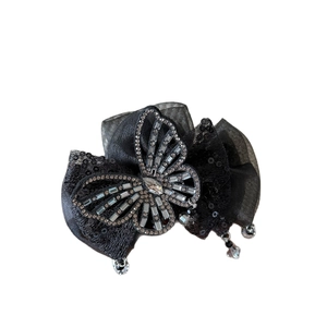 Pince à cheveux papillon en tulle noir avec paillettes, strass et pampilles perlées