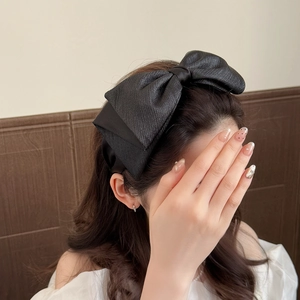 Serre-tête large à gros nœud noir en satin pour un look élégant et volumineux de haute qualité