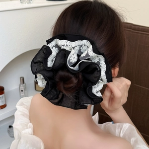 Chouchou vintage français noir et blanc en dentelle à fleurs avec texture en résille