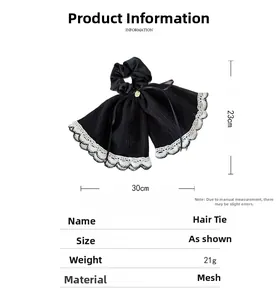 Détail d'un chouchou géant en résille noire avec dentelle blanche et dimensions précises